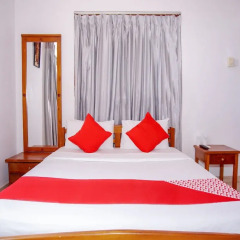 OYO 246 Roy Villa Beach Hotel Галле фото 12