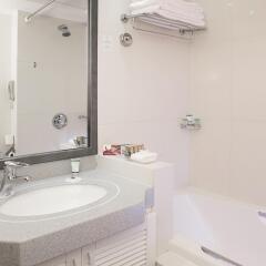 Отель Crowne Plaza Dubai ванная фото 2