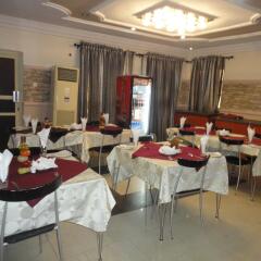 Отель SDM Tavern and Suites питание