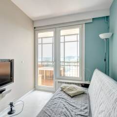 Апартаменты Dom & House - Level Eleven Apartment Sea View Сопот комната для гостей фото 2
