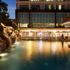 Centara Pattaya Hotel бассейн