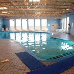 Отель Holiday Inn & Suites Pointe-Claire Montreal Airport Канада, Монреаль - отзывы, цены и фото номеров - забронировать отель Holiday Inn & Suites Pointe-Claire Montreal Airport онлайн бассейн фото 3