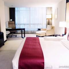 Отель Holiday Inn Guangzhou Shifu комната для гостей фото 5