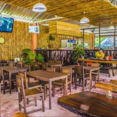 Отель The Fishermans Chalet гостиничный бар