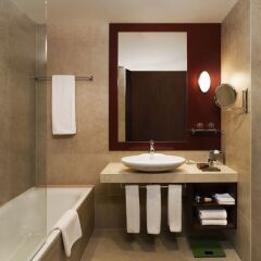 Отель Sheraton Poznan Hotel Польша, Познань - отзывы, цены и фото номеров - забронировать отель Sheraton Poznan Hotel онлайн ванная фото 2