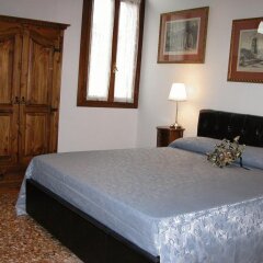 Отель B&B Ca' Santo Spirito сейф в номере