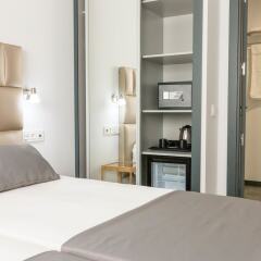 Отель Bajondillo Beach Cozy Inns - Adults Only сейф в номере