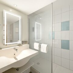 Отель Novotel Zurich City-West Швейцария, Цюрих - 9 отзывов об отеле, цены и фото номеров - забронировать отель Novotel Zurich City-West онлайн ванная фото 2