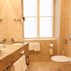 Отель Opera Suites ванная