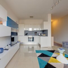 Апартаменты Centric and Spacious Apartment With Wifi and Balcony Гзира фото 8