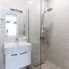 Апартаменты Apartment on Saakadze Square Тбилиси ванная