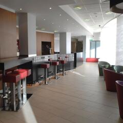Отель Holiday Inn Express London City гостиничный бар