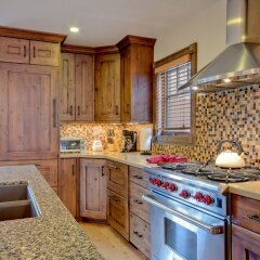 Отель 1475 Park Avenue Private Home By Alpine Ski Properties в номере
