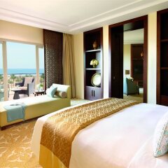 Отель The Ritz-Carlton, Dubai ОАЭ, Дубай - 5 отзывов об отеле, цены и фото номеров - забронировать отель The Ritz-Carlton, Dubai онлайн комната для гостей фото 3