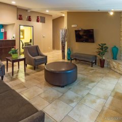 La Quinta Inn & Suites by Wyndham Portland NW in Portland, United States of America from 167$, photos, reviews - zenhotels.com guestroom