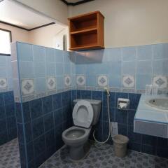Отель Southern Lanta Resort ванная