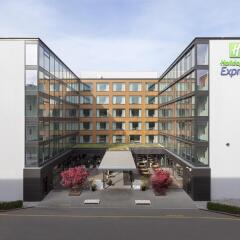 Отель Holiday Inn Express Zurich Airport Швейцария, Рюмланг - 1 отзыв об отеле, цены и фото номеров - забронировать отель Holiday Inn Express Zurich Airport онлайн парковка