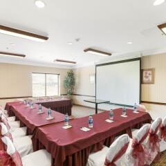 Отель Comfort Suites Plainview