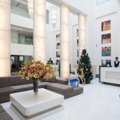 Отель The Ashtan Sarovar Portico интерьер отеля