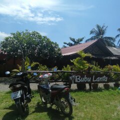 Bubu Lanta Hostel парковка