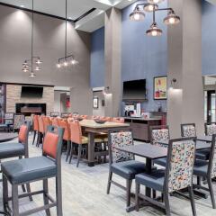 Отель Hampton Inn And Suites By Hilton Columbus Scioto Downs гостиничный бар