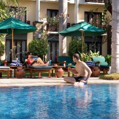 Novotel Surabaya Hotel бассейн