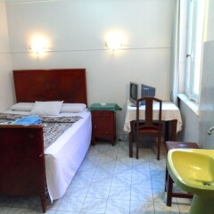 Triomphe Hostel бассейн