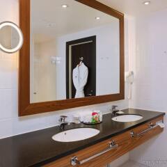 Отель Crowne Plaza Helsinki ванная фото 2