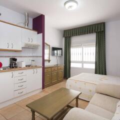 Отель Apartamentos La Fonda в номере фото 2