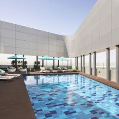 Отель Pearl Rotana Capital Centre бассейн