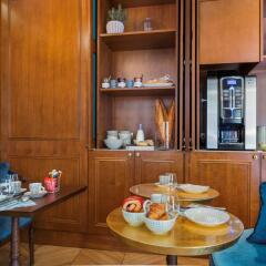 Отель Hôtel de Neuve Le Marais by Happyculture питание