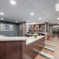 Отель Regency Suites Hotel Канада, Калгари - отзывы, цены и фото номеров - забронировать отель Regency Suites Hotel онлайн интерьер отеля