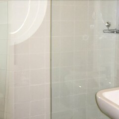 Отель Design-Apartment Karlsplatz with Balcony Австрия, Вена - отзывы, цены и фото номеров - забронировать отель Design-Apartment Karlsplatz with Balcony онлайн ванная фото 2