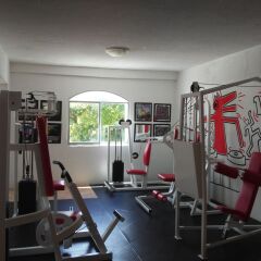 Отель Nirvana Hostel Cancun Hotel Zone Мексика, Канкун - отзывы, цены и фото номеров - забронировать отель Nirvana Hostel Cancun Hotel Zone онлайн фитнесс-зал фото 2