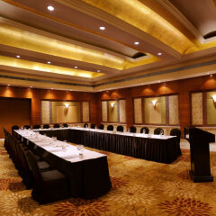 Отель The Suryaa New Delhi