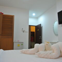 Отель Karon Sunshine Guesthouse & Bar комната для гостей фото 4