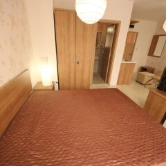 Апартаменты Menada Rainbow Apartments Солнечный берег комната для гостей фото 17