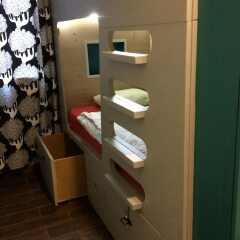 Hostel One Paralelo сейф в номере