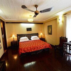 Queen Travel Boutique Hotel - Hang Bac Ханой сейф в номере