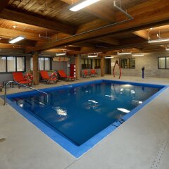 Отель Hôtel & Suites Le Dauphin Québec Канада, Квебек - отзывы, цены и фото номеров - забронировать отель Hôtel & Suites Le Dauphin Québec онлайн бассейн фото 2