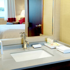 Отель Four Points by Sheraton Niagara Falls США, Ниагара-Фолс - отзывы, цены и фото номеров - забронировать отель Four Points by Sheraton Niagara Falls онлайн ванная