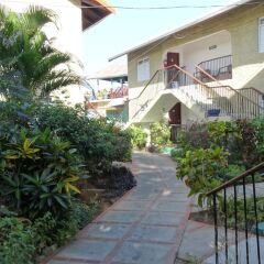 Bar-B-Barn Beach Hotel фото 8