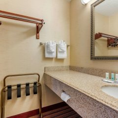 Quality Inn Exit 4 in Clarksville, United States of America from 104$, photos, reviews - zenhotels.com bathroom