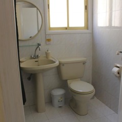 Отель Nondas Hill Hotel Apartments Кипр, Ларнака - отзывы, цены и фото номеров - забронировать отель Nondas Hill Hotel Apartments онлайн ванная