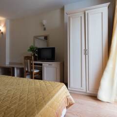 Апартаменты Studio with Balcony & Pool View удобства в номере