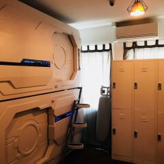 Отель Atlantis Pods at Chinatown Сингапур сейф в номере