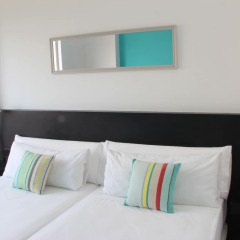See You Hotel Port Valencia комната для гостей