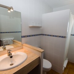 Отель Hostal Cala Ratjada ванная