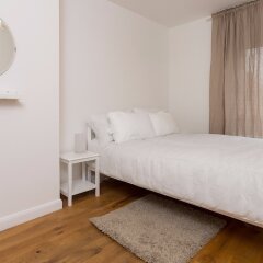 Отель 3 Bedroom Flat next to Victoria Park Sleeps 6 Великобритания, Лондон - отзывы, цены и фото номеров - забронировать отель 3 Bedroom Flat next to Victoria Park Sleeps 6 онлайн комната для гостей фото 5