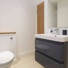 Отель 2 Bedroom Apartment near Clapham Common Sleeps 4 Великобритания, Лондон - отзывы, цены и фото номеров - забронировать отель 2 Bedroom Apartment near Clapham Common Sleeps 4 онлайн ванная фото 2
